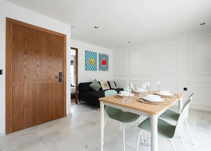 Bright & Comfy 2-Bedroom Appartment